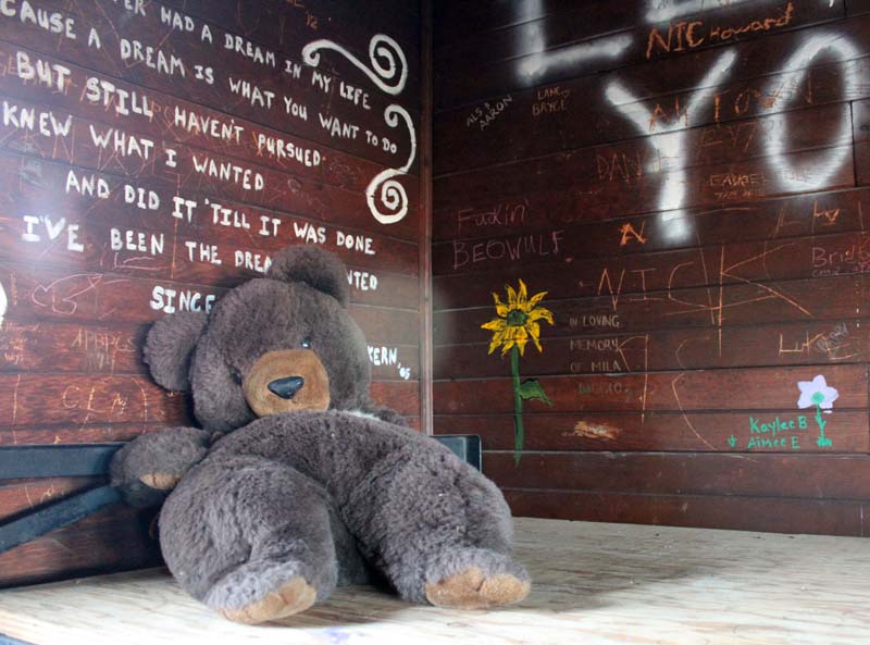 graffitti-and-teddy-bear-inside-cabin